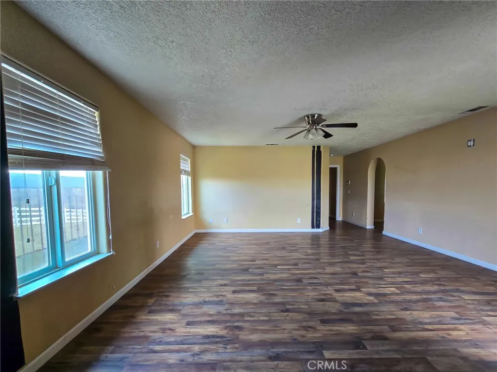 10282 Farmington Oak Hills, CA 92344