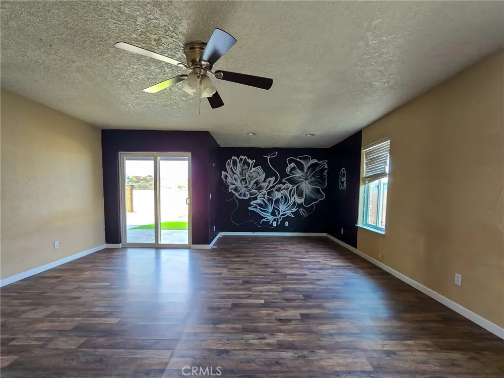 10282 Farmington Oak Hills, CA 92344