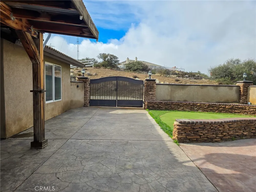 10282 Farmington Oak Hills, CA 92344