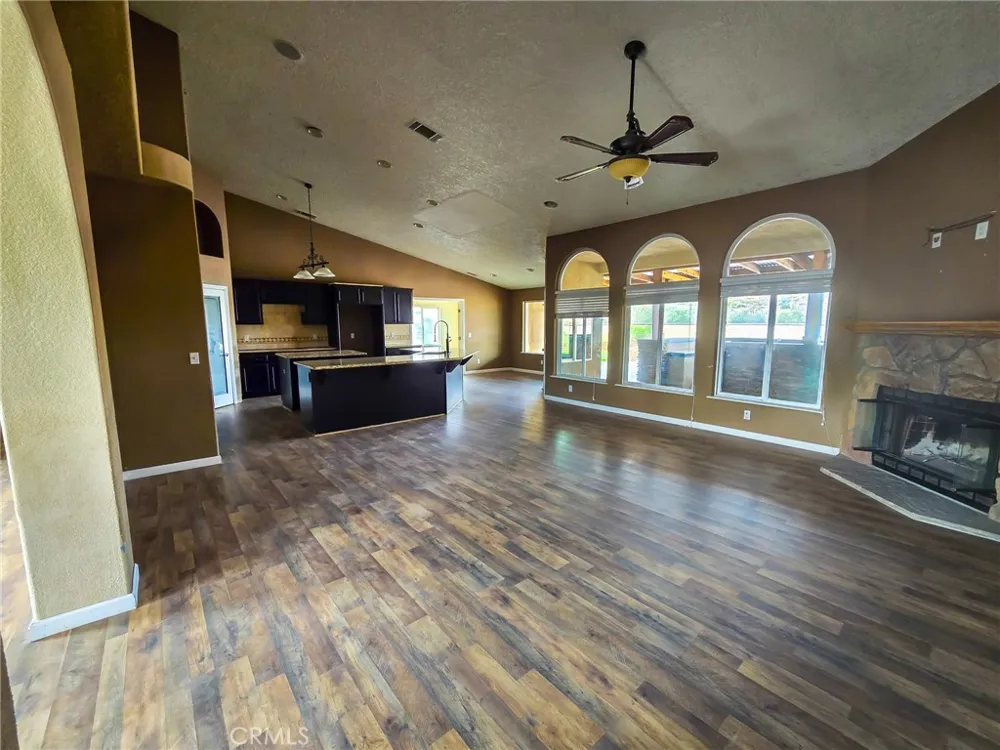 10282 Farmington Oak Hills, CA 92344