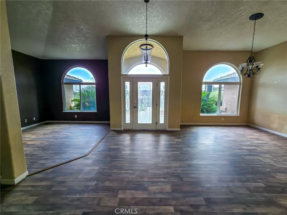 10282 Farmington Oak Hills, CA 92344