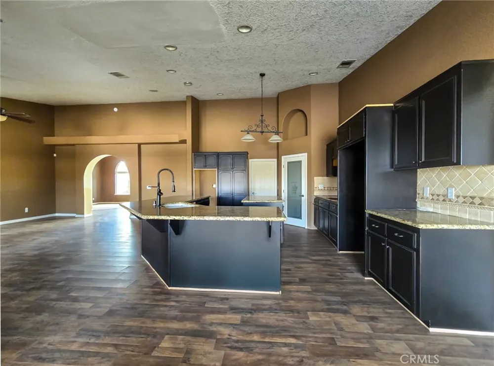 10282 Farmington Oak Hills, CA 92344