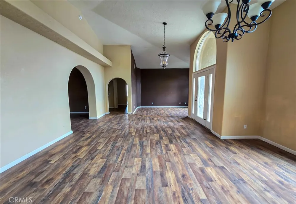 10282 Farmington Oak Hills, CA 92344