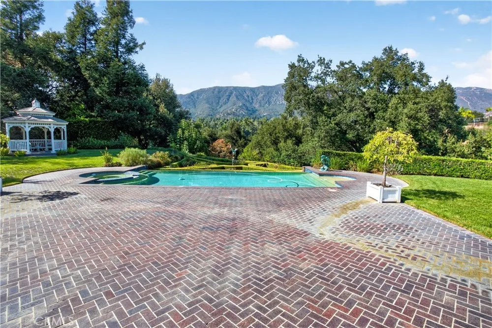 25423 Brassie Lane La Verne, CA 91750
