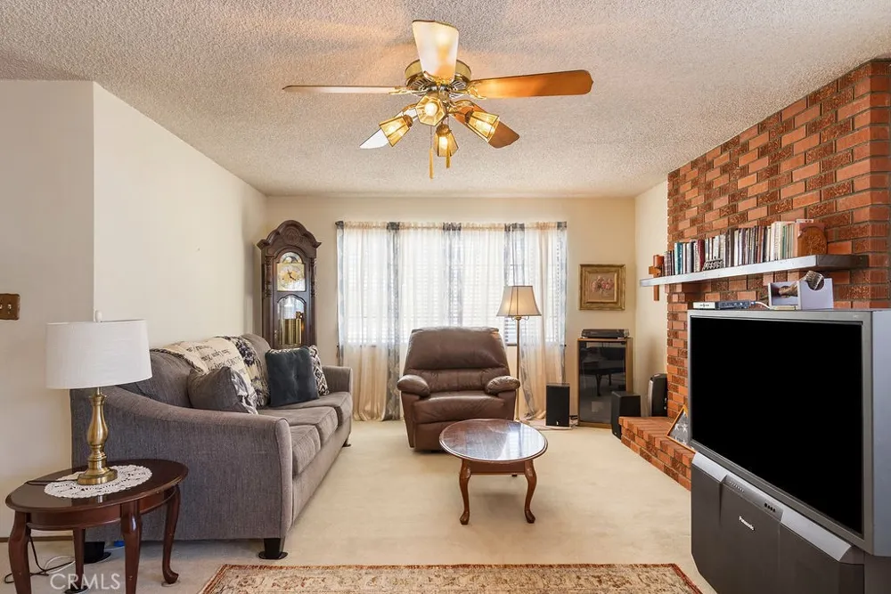 347 W Alcross Covina, CA 91722
