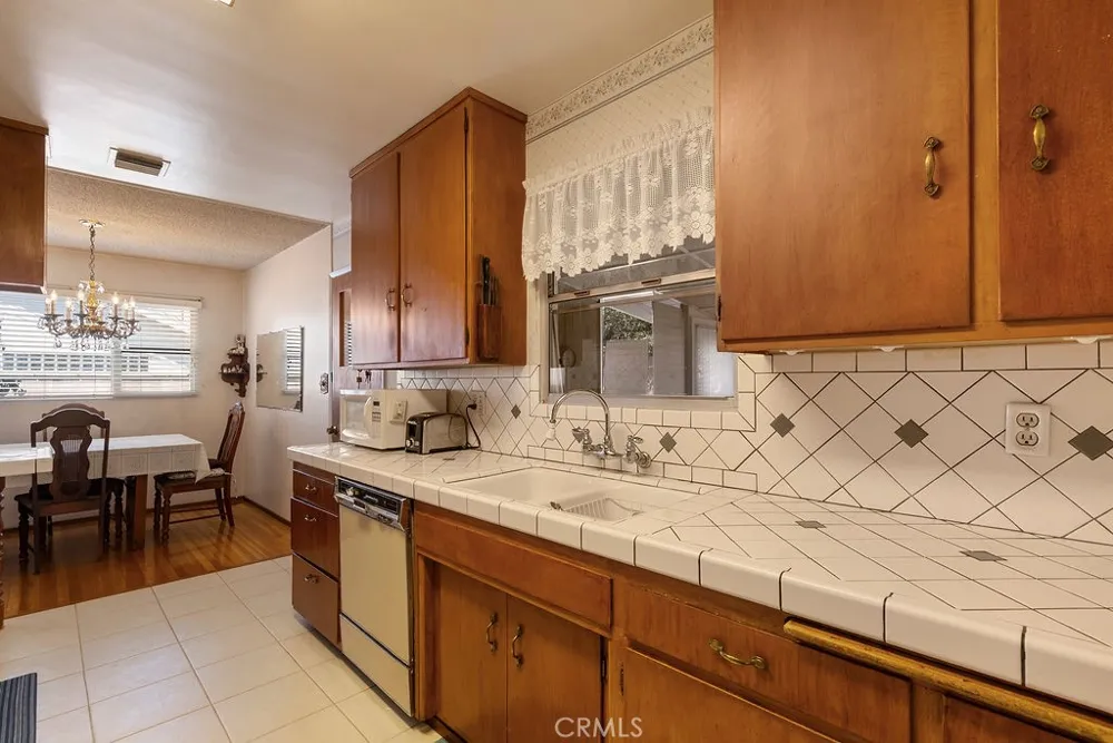 347 W Alcross Covina, CA 91722
