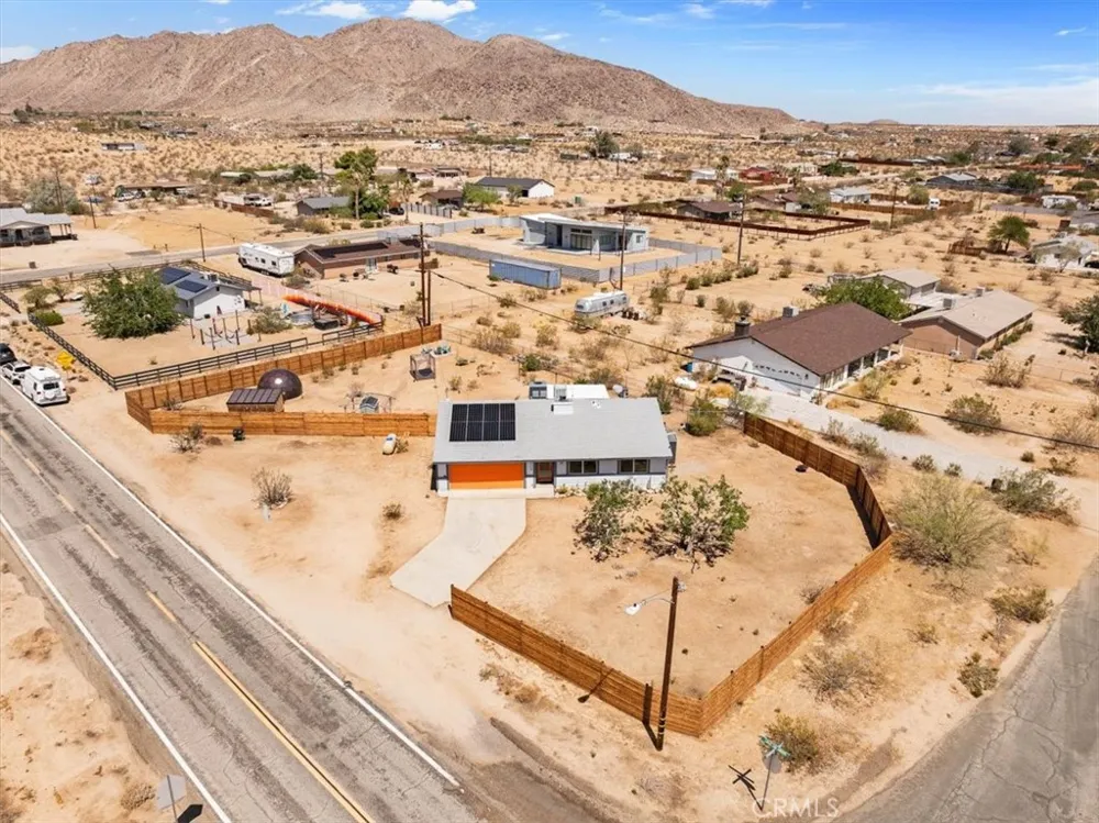 61776 Calle Los Amigos Joshua Tree, CA 92252
