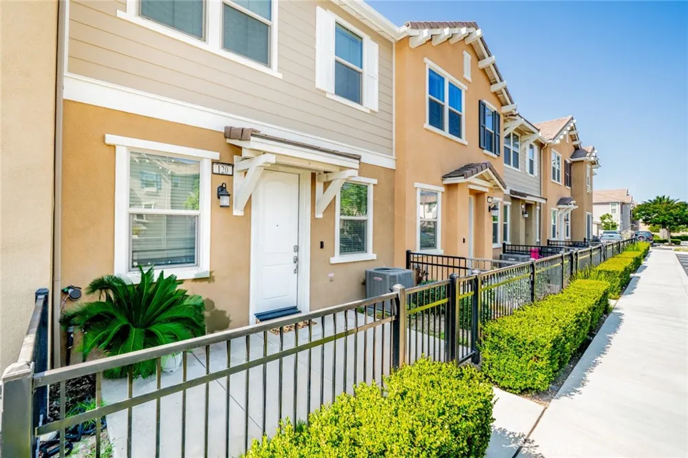 16502 Casa Grande #120 Fontana, CA 92336