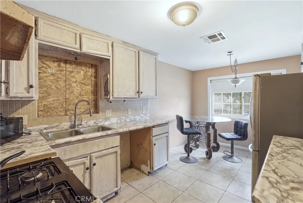 32438 Kentucky Yucaipa, CA 92399