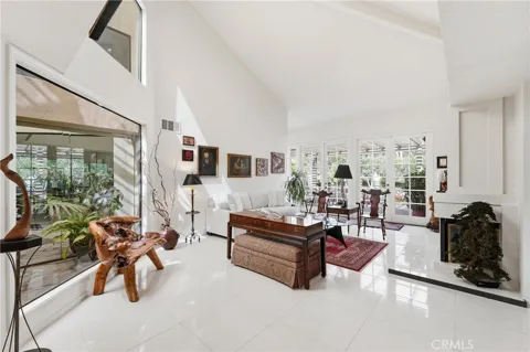 1715 Calle De Oro