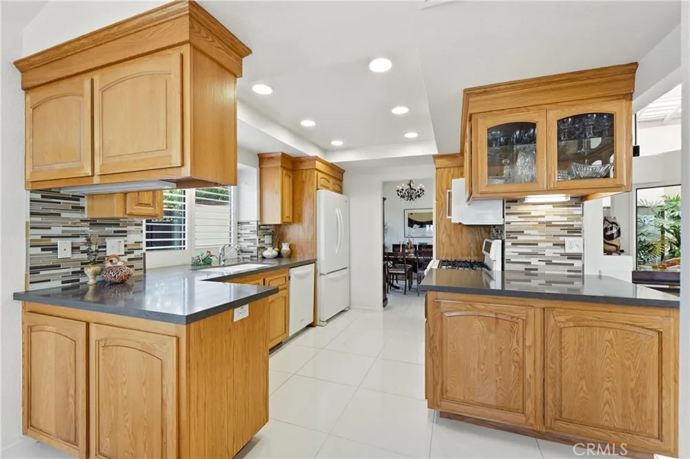 1715 Calle De Oro Pomona, CA 91768