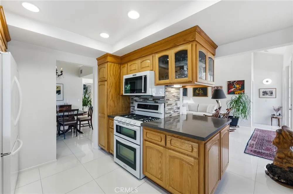 1715 Calle De Oro Pomona, CA 91768