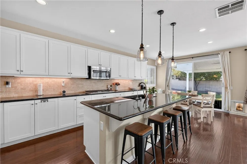 7092 Leighton Drive Eastvale, CA 92880