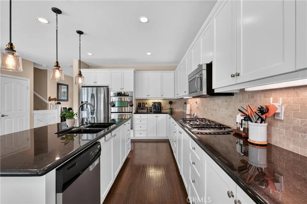 7092 Leighton Drive Eastvale, CA 92880