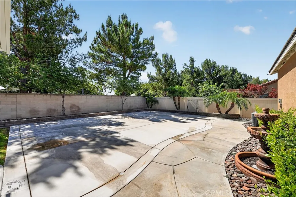 7092 Leighton Drive Eastvale, CA 92880