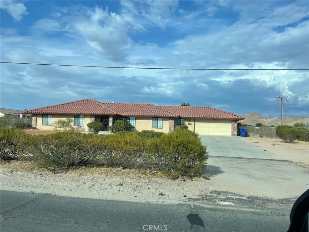 16145 Tao Apple Valley, CA 92307