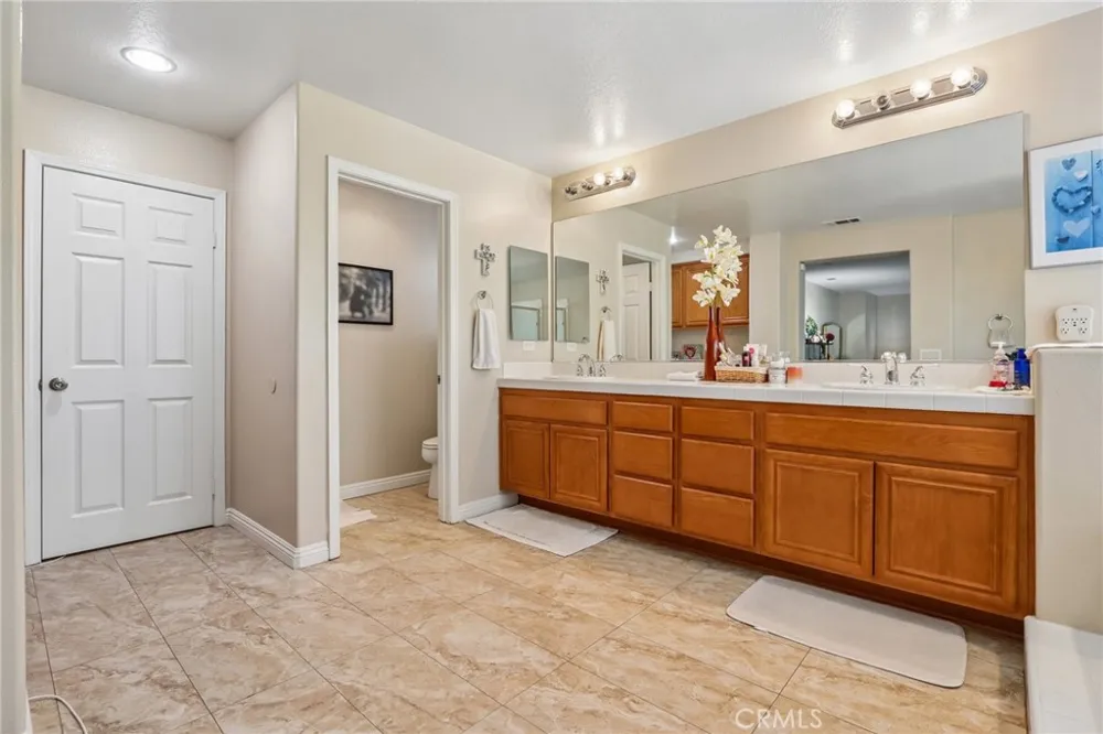 7885 RETRIEVER STREET Eastvale, CA 92880