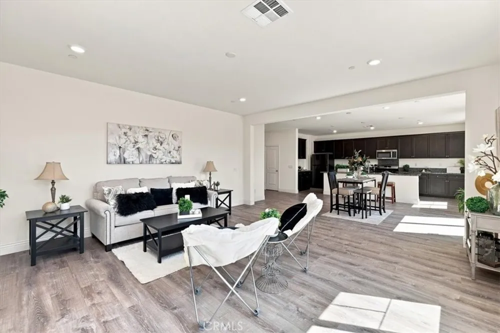 5370 Blue Ridge Way Fontana, CA 92336