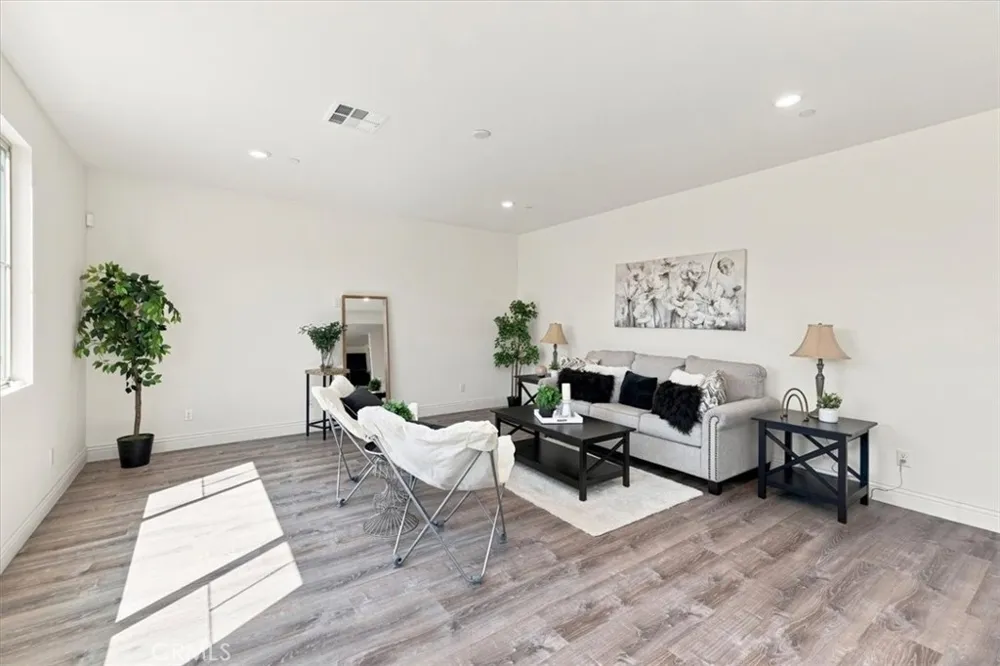 5370 Blue Ridge Way Fontana, CA 92336