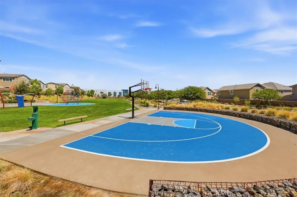 5370 Blue Ridge Way Fontana, CA 92336