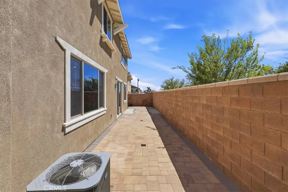 5370 Blue Ridge Way Fontana, CA 92336