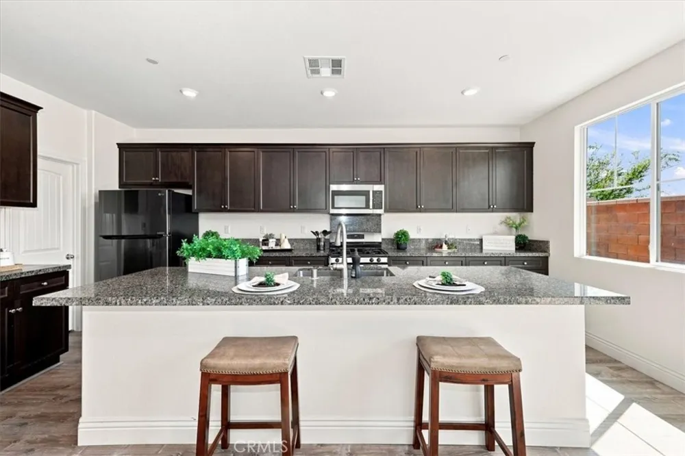 5370 Blue Ridge Way Fontana, CA 92336