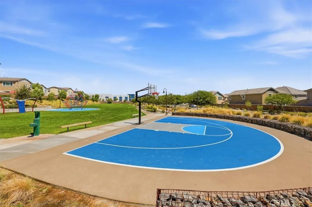 5370 Blue Ridge Way Fontana, CA 92336