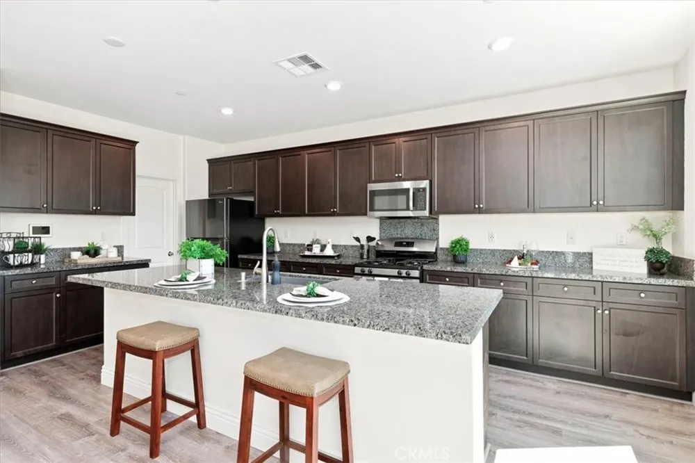 5370 Blue Ridge Way Fontana, CA 92336
