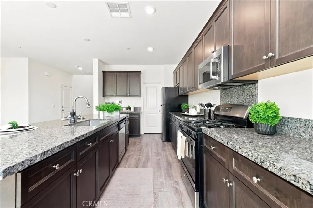 5370 Blue Ridge Way Fontana, CA 92336