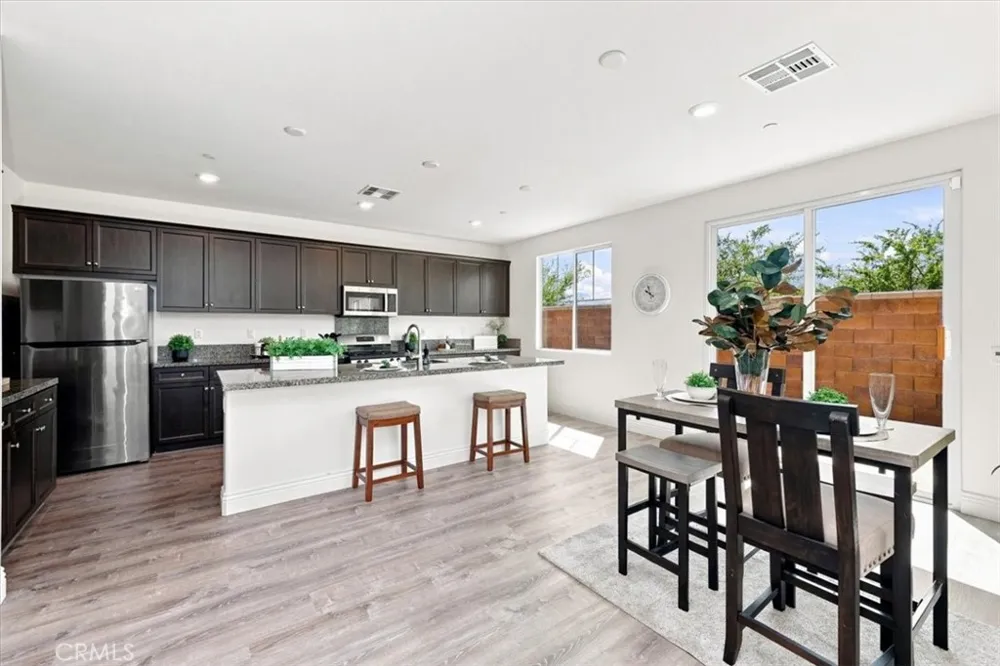 5370 Blue Ridge Way Fontana, CA 92336