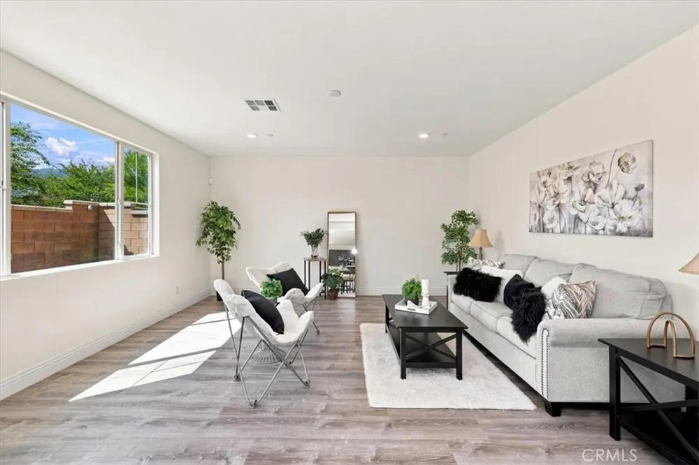 5370 Blue Ridge Way Fontana, CA 92336