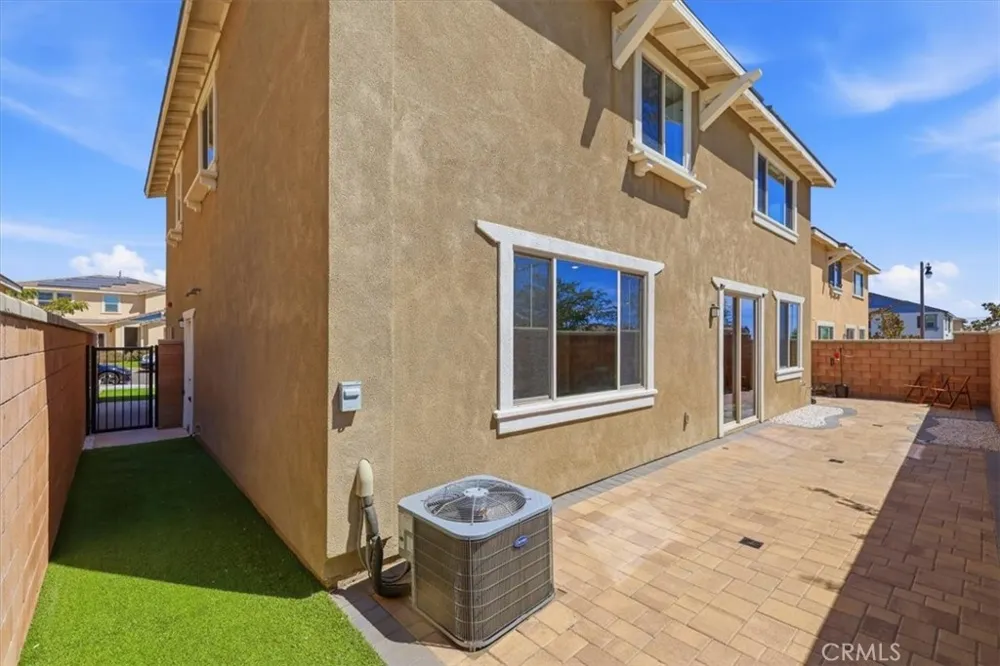 5370 Blue Ridge Way Fontana, CA 92336