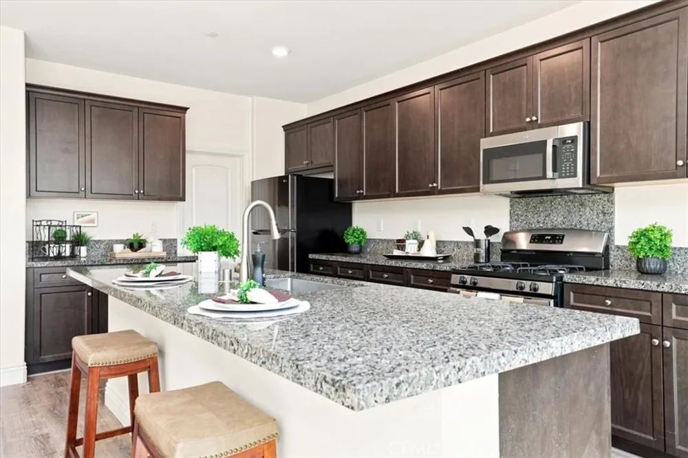 5370 Blue Ridge Way Fontana, CA 92336