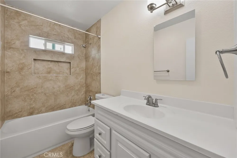 18232 Miller Fontana, CA 92336