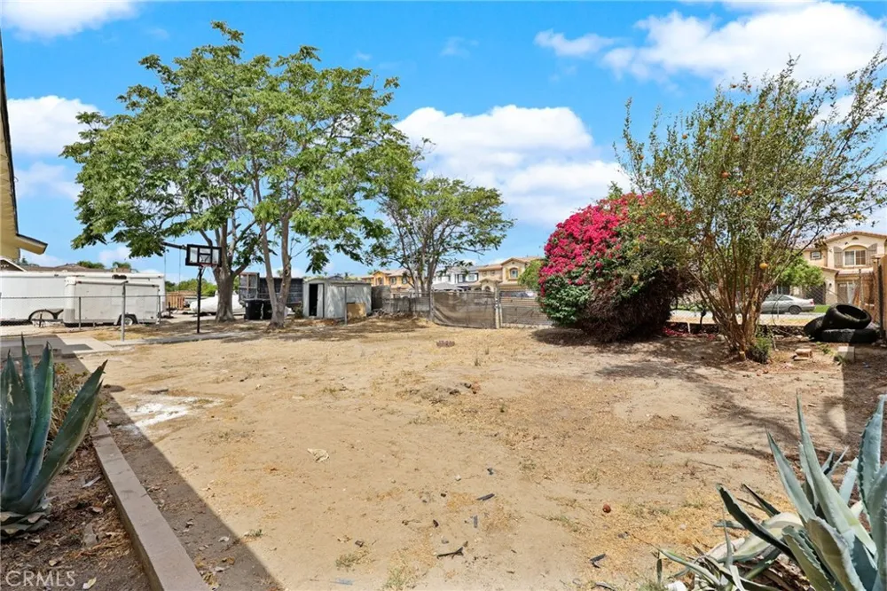 18232 Miller Fontana, CA 92336