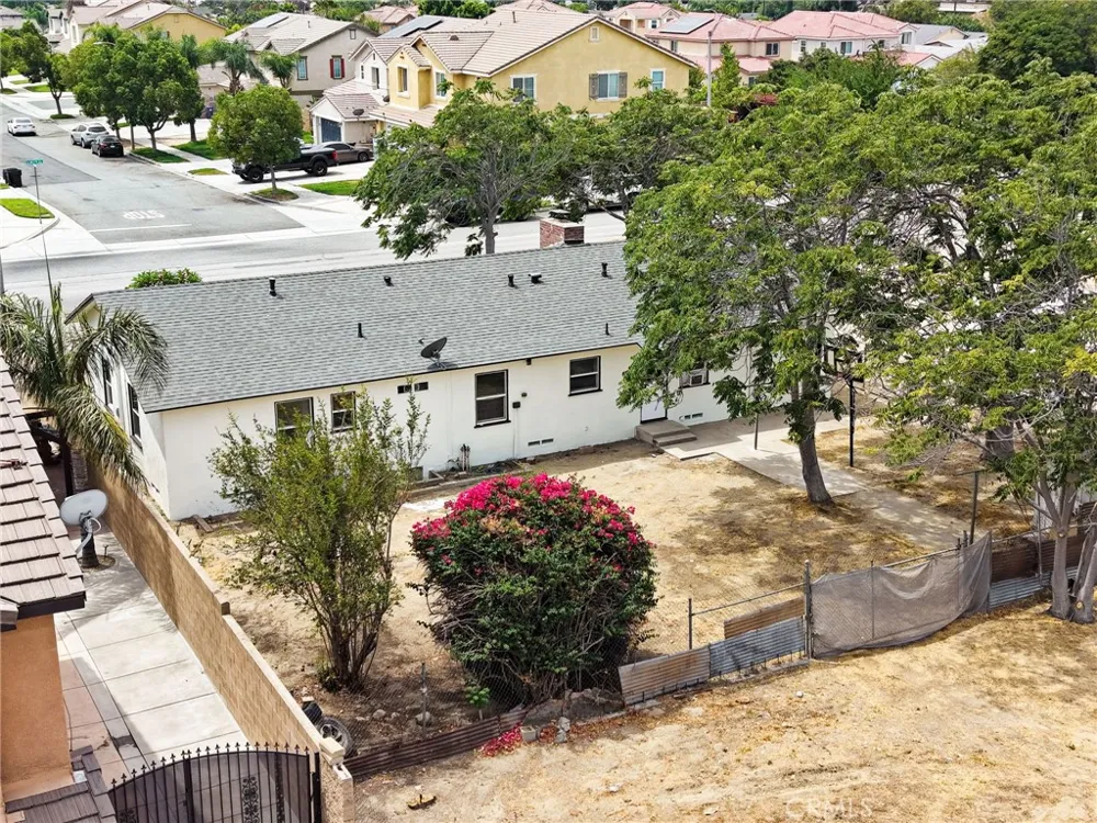18232 Miller Fontana, CA 92336