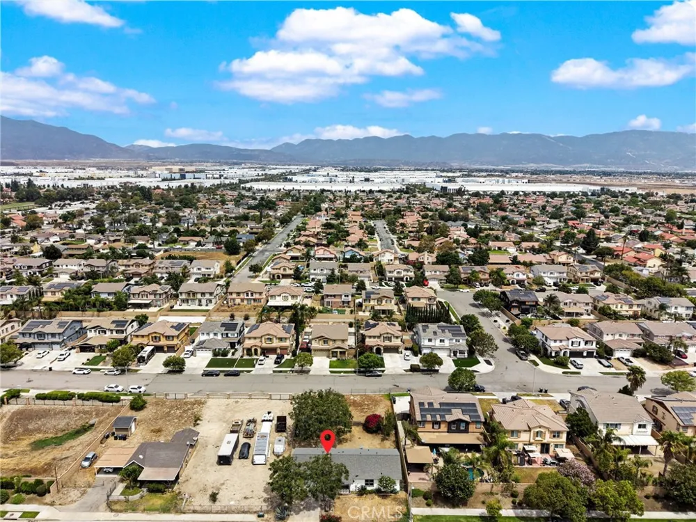18232 Miller Fontana, CA 92336