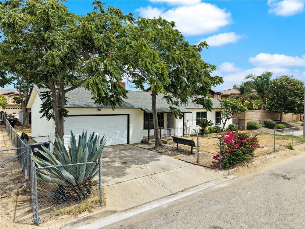 18232 Miller Fontana, CA 92336