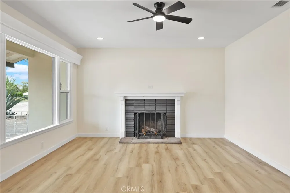 18232 Miller Fontana, CA 92336