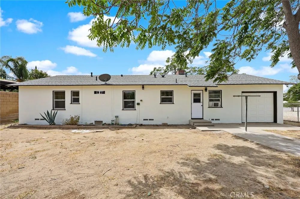 18232 Miller Fontana, CA 92336