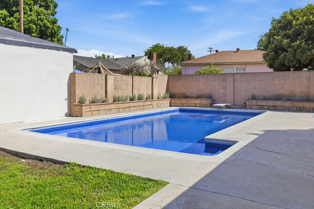 11237 Rincon Whittier, CA 90606