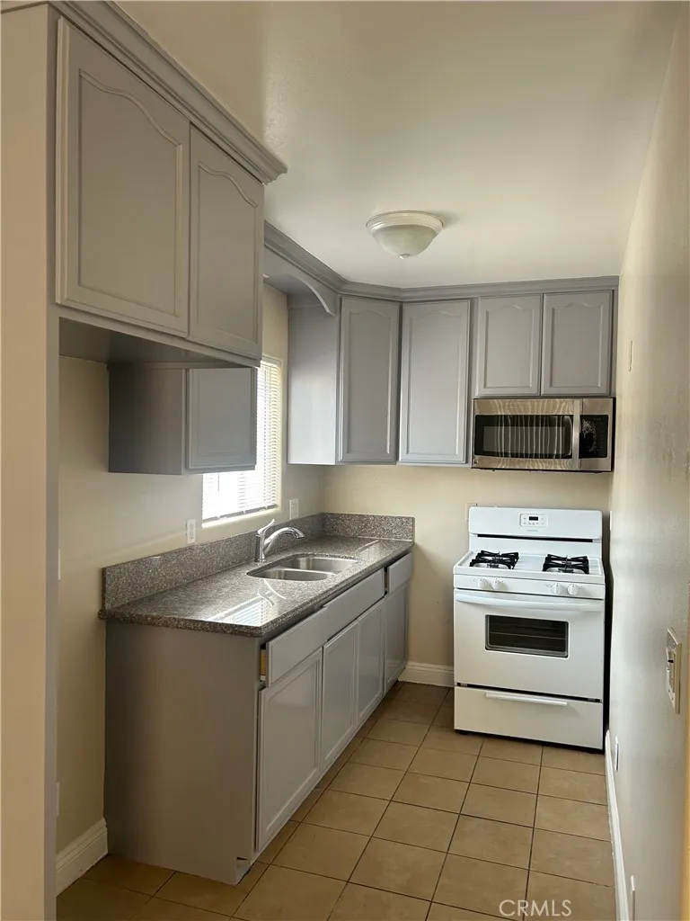 626 W 59th Place Los Angeles, CA 90044