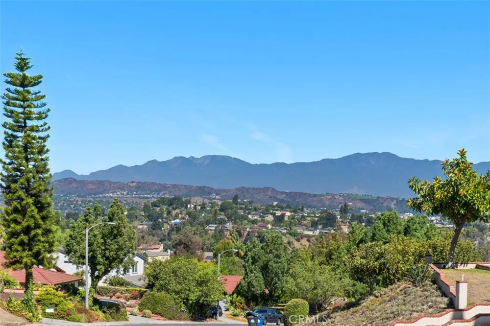 474 Armitos Diamond Bar, CA 91765