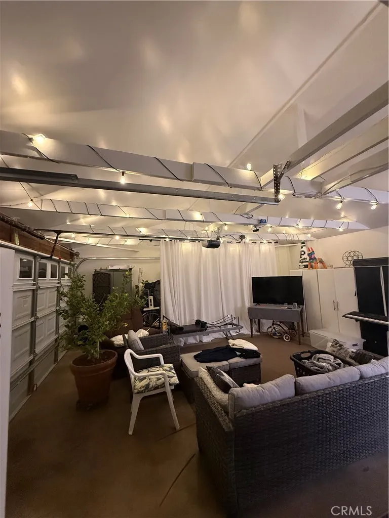 44148 Gingham Avenue Lancaster, CA 93535