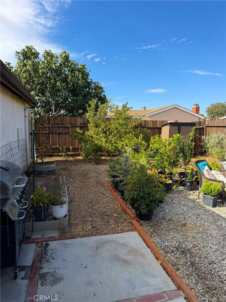 44148 Gingham Avenue Lancaster, CA 93535