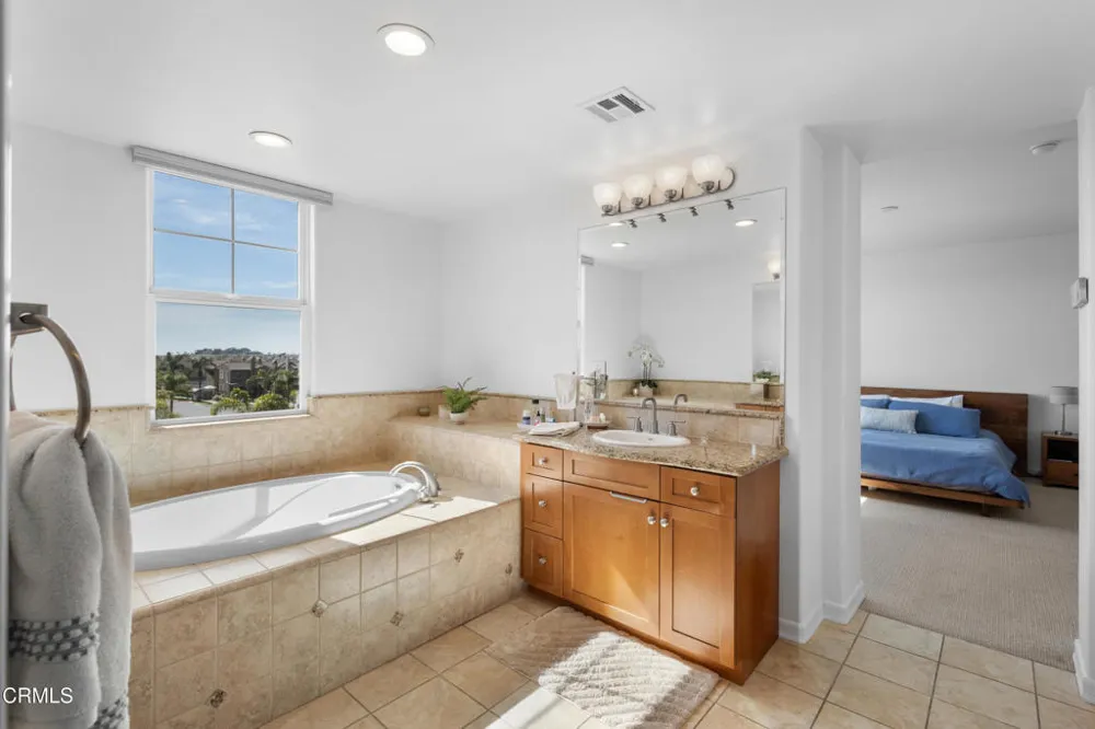 1560 Seabridge Lane Oxnard, CA 93035