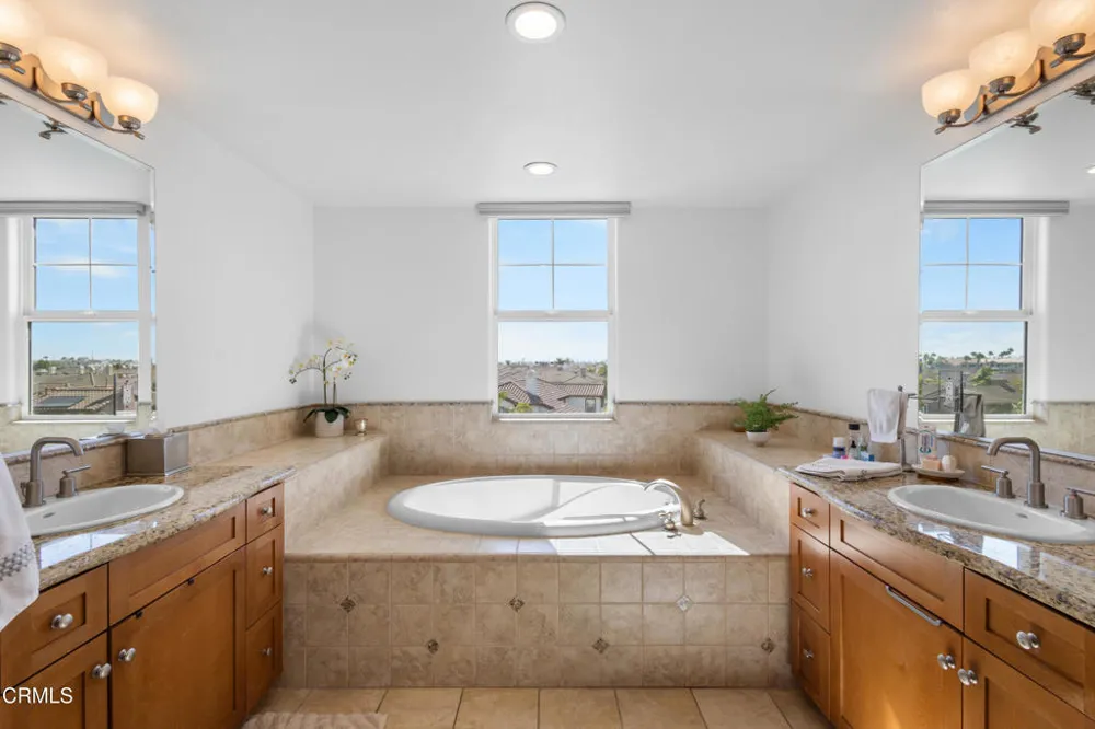 1560 Seabridge Lane Oxnard, CA 93035