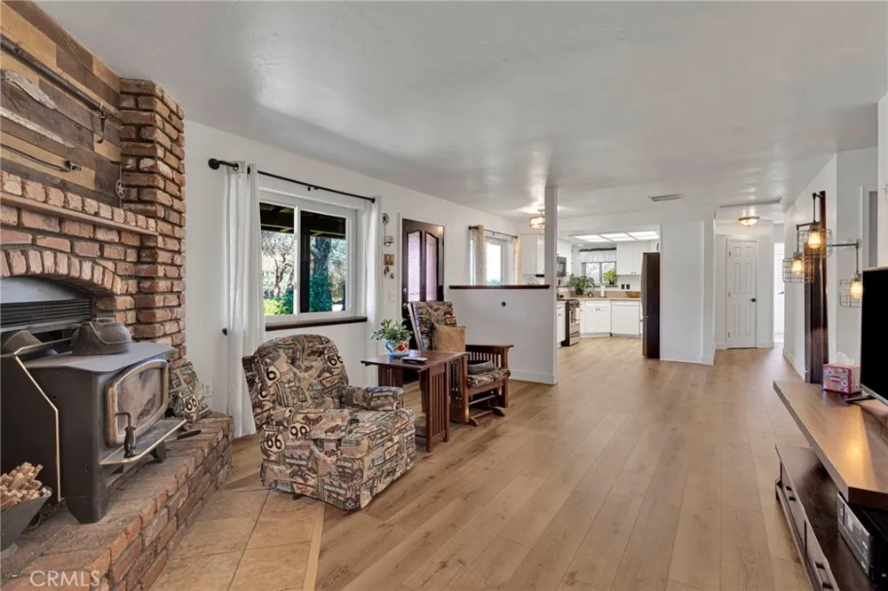 7617 Braceo Oak Hills, CA 92344