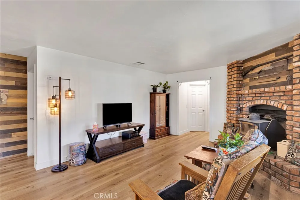 7617 Braceo Oak Hills, CA 92344