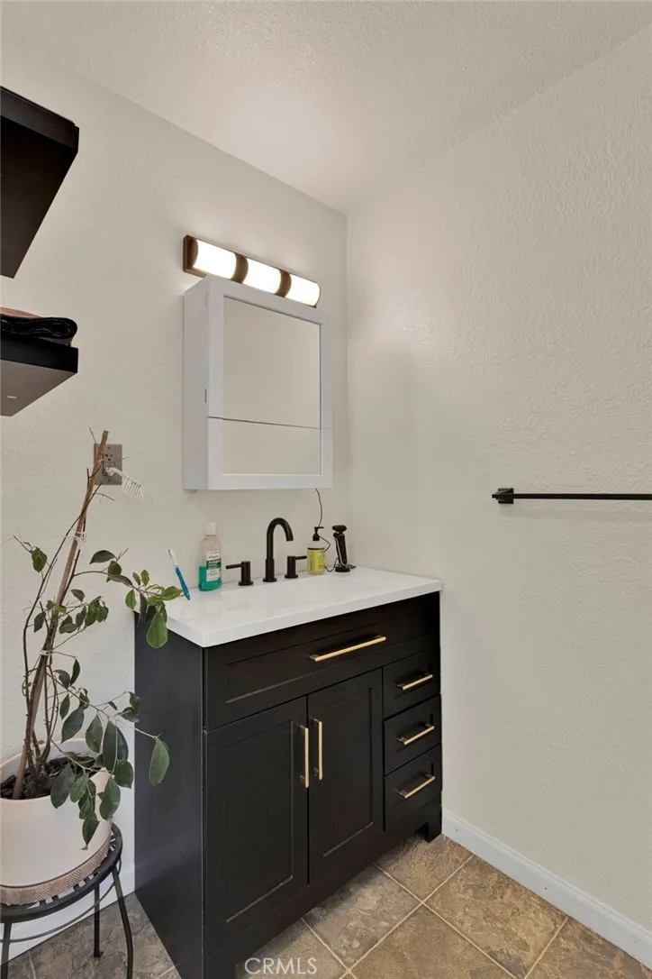 7617 Braceo Oak Hills, CA 92344